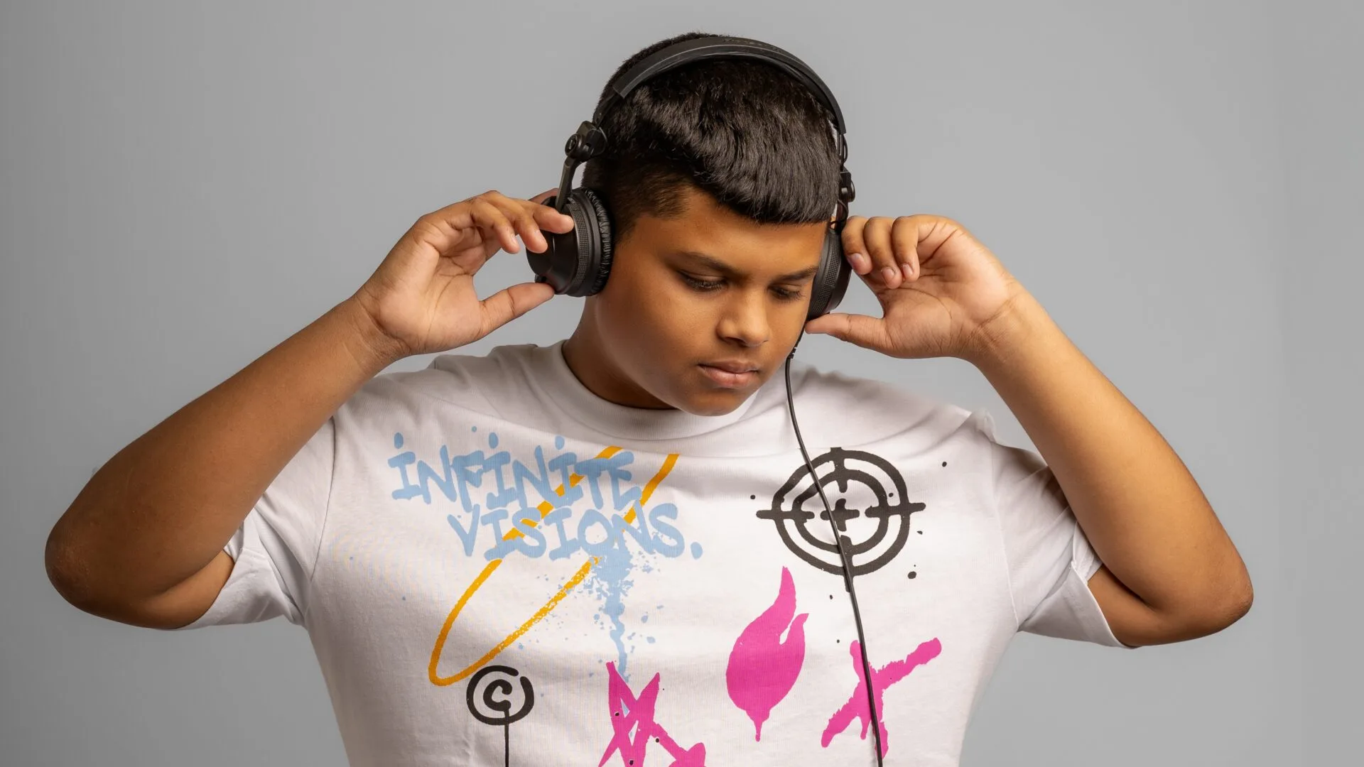 “Shut The Door”: Jeremy Gomez'S Anthem For Self-Discovery And Personal Growth